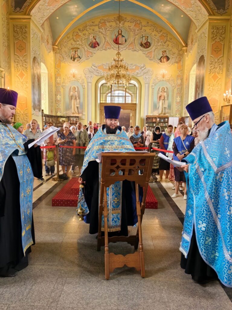 Всероссийский молебен о победе.